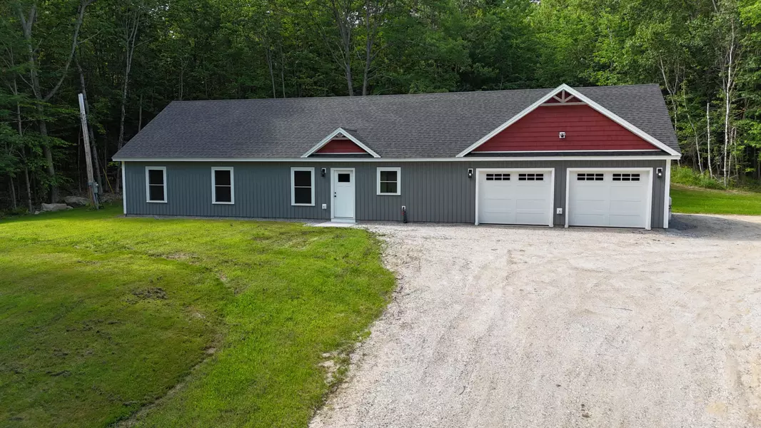 22 Hermit LN, Hartford, ME 04220