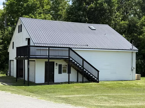 Bradford, ME 04410,199 Middle RD