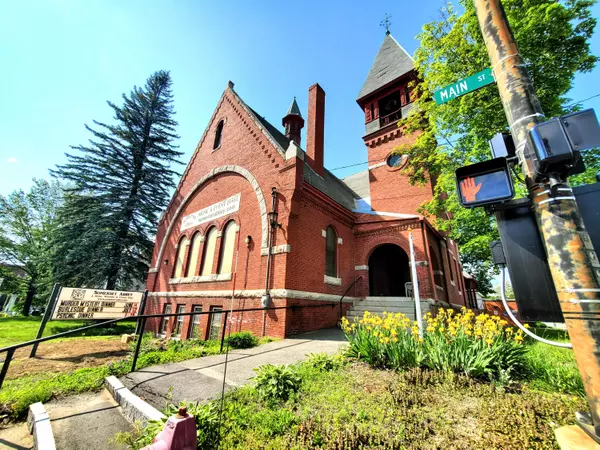 98 Main ST, Madison, ME 04950