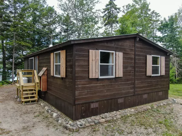 Lincoln, ME 04457,147 Loop RD