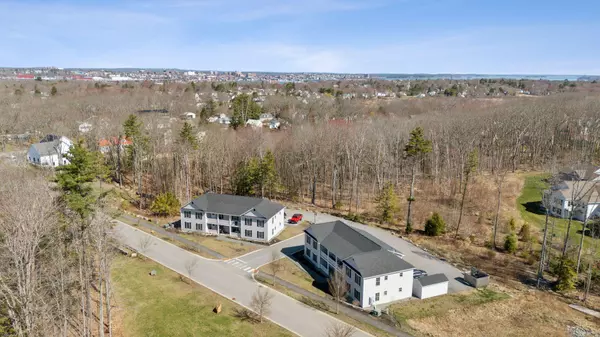 51-53 Aster LN, Cape Elizabeth, ME 04107