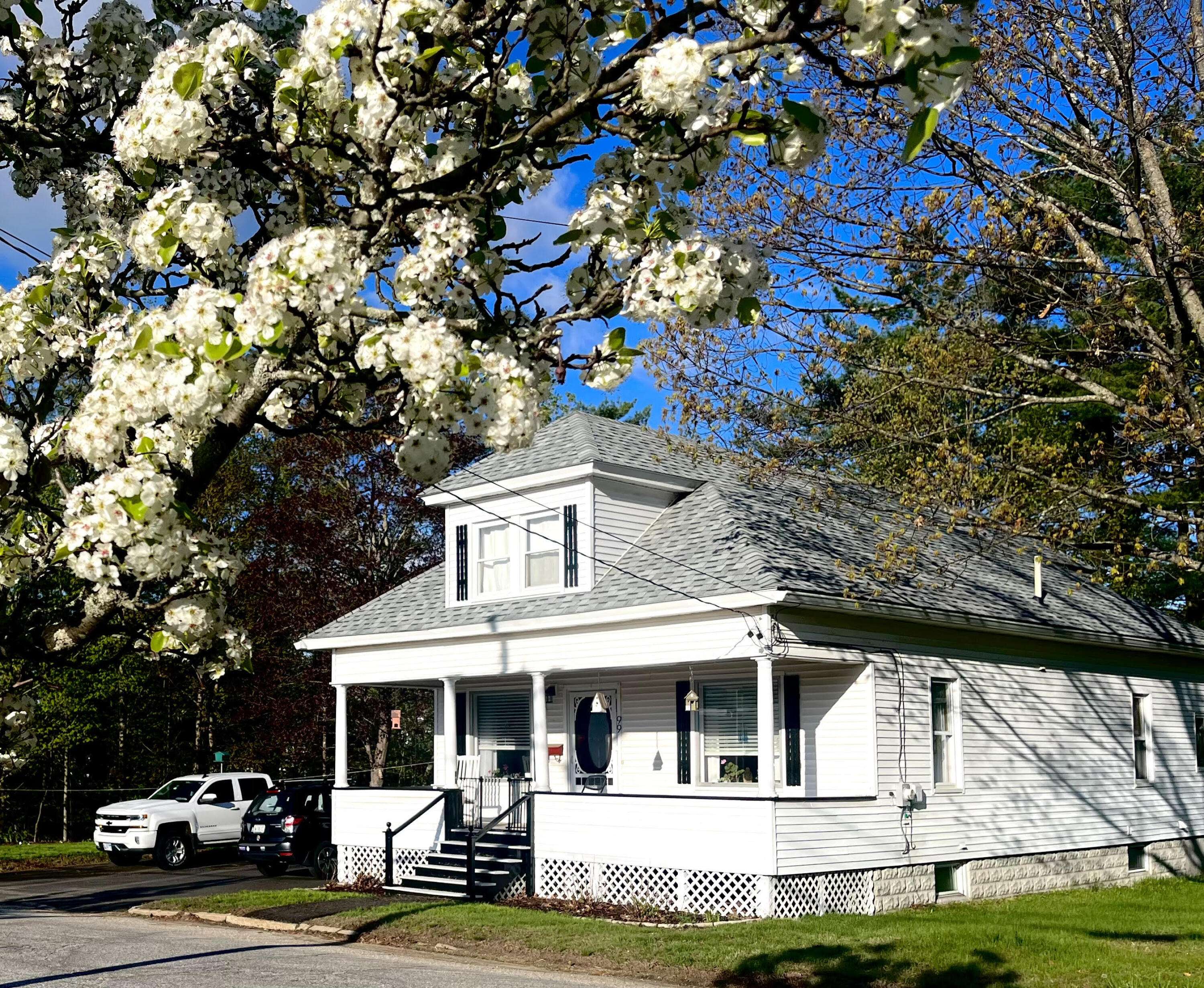 99 Pine ST, Paris, ME 04281