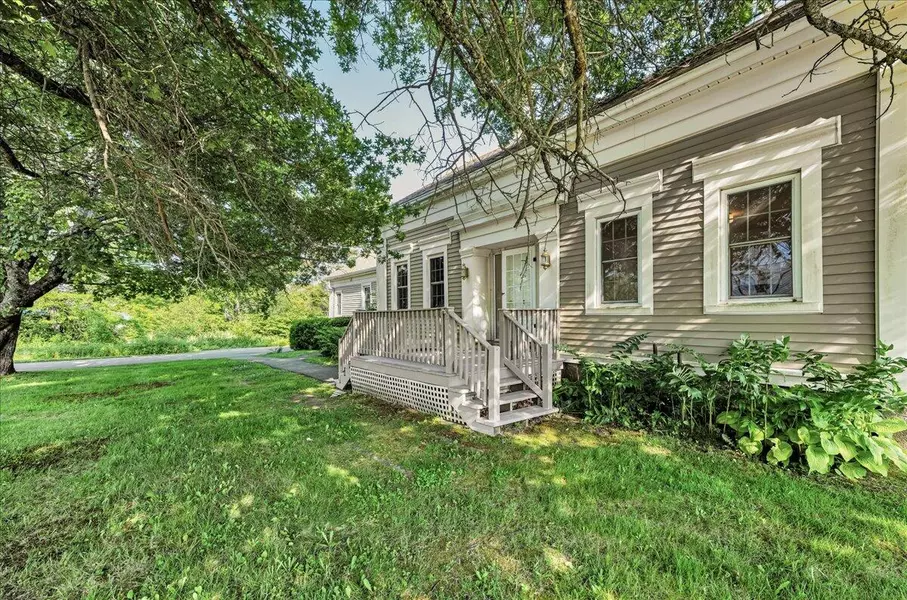 6 W Main ST, Searsport, ME 04974