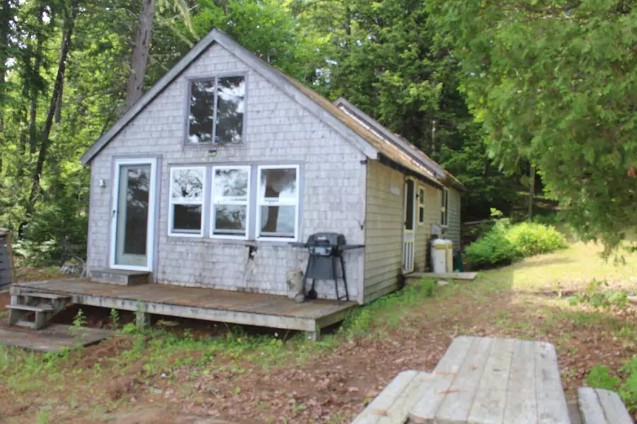 30 Kingman Beach RD, Osborn, ME 04605