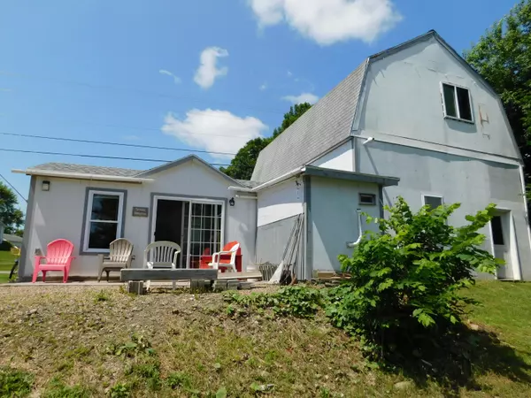 Dexter, ME 04930,208 Fern RD