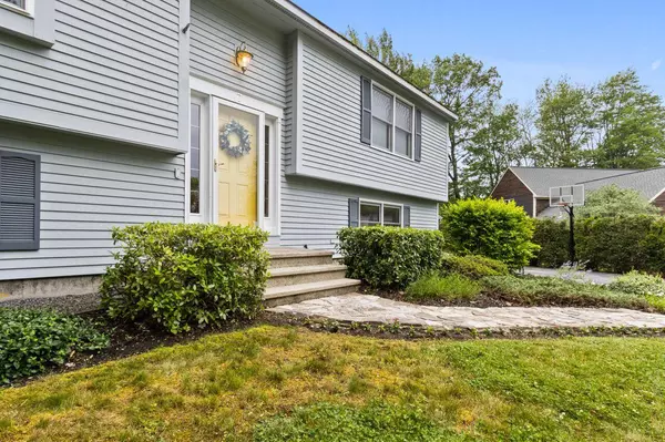 South Portland, ME 04106,7 Colony LN