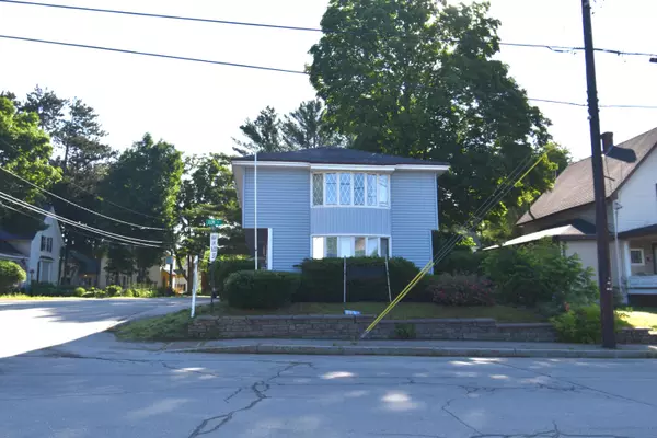 Newport, ME 04953,5 Park AVE