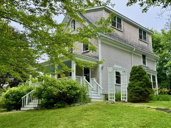18 Grove ST, Camden, ME 04843