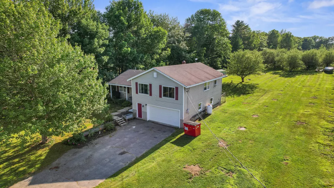 40 Whitten RD, Burnham, ME 04922