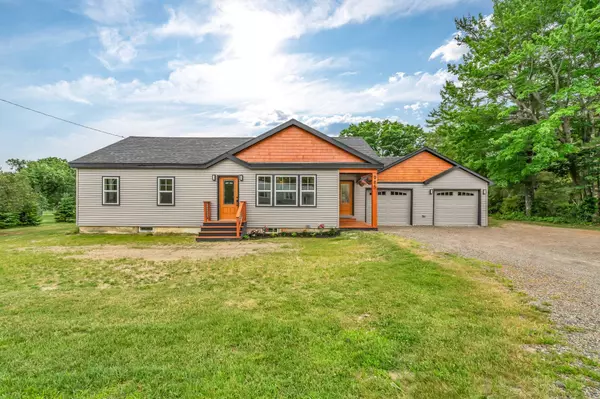 Eddington, ME 04428,985 Main RD