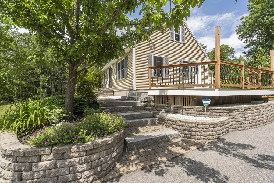 14 Ridge DR, Windham, ME 04062