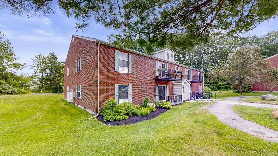11 Academy PL #33, Saco, ME 04072