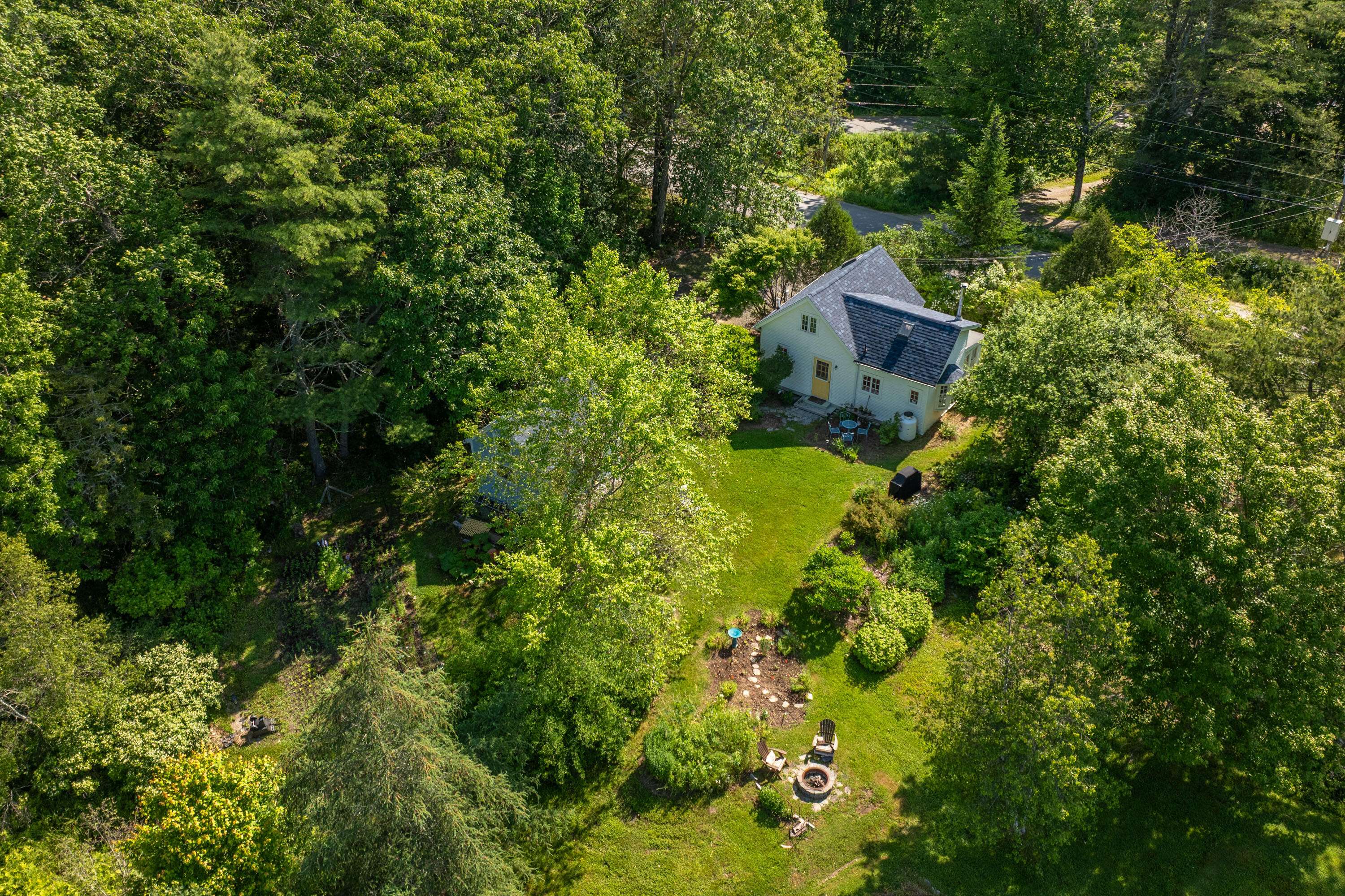 13 Gross Neck RD, Waldoboro, ME 04572