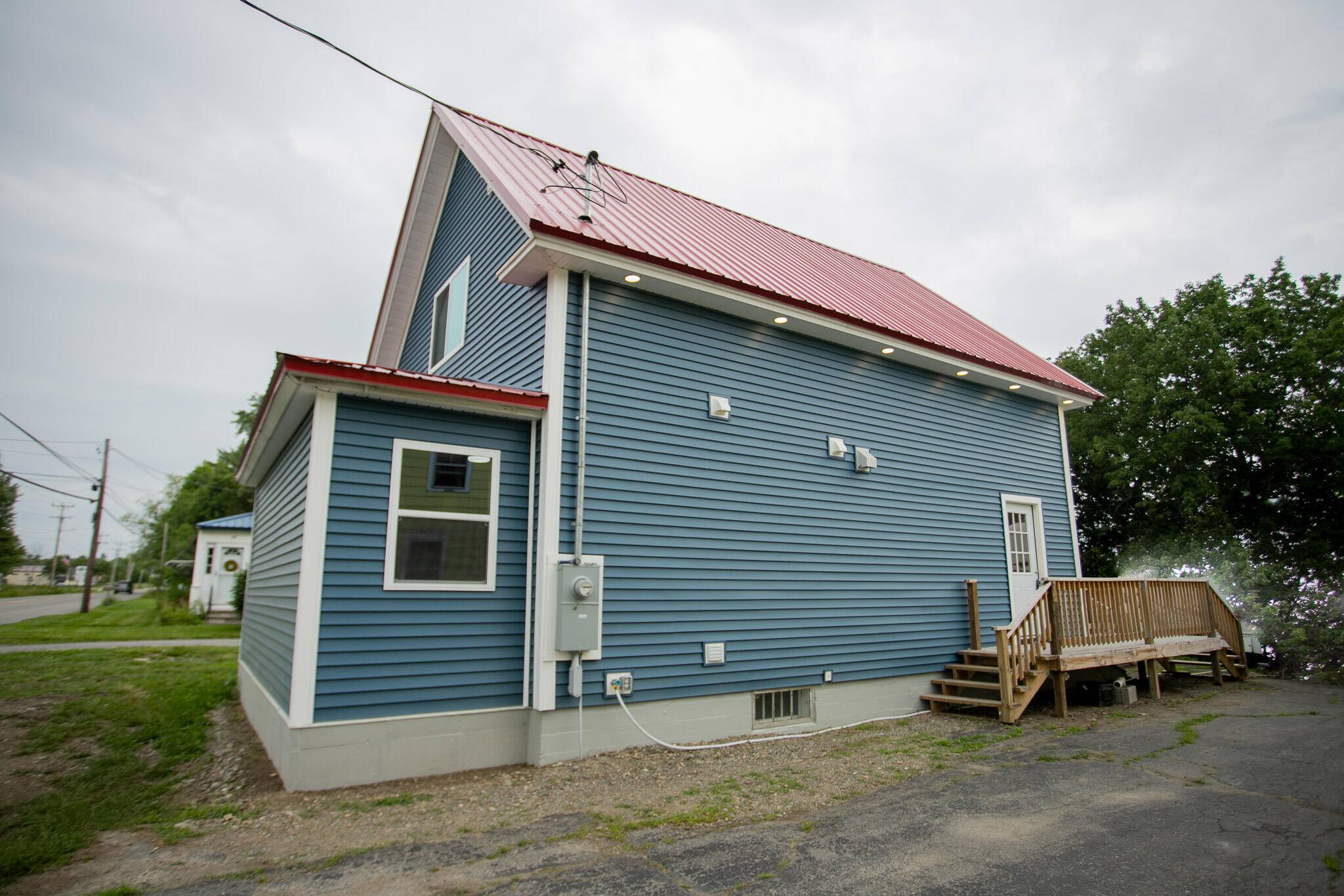 16 Main ST, Bradley, ME 04411