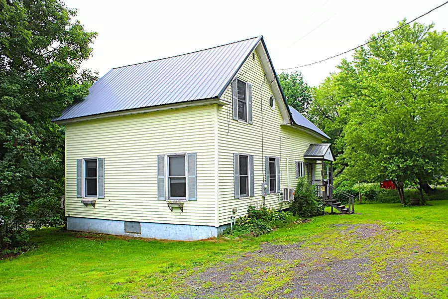 8 Lancaster AVE, Guilford, ME 04443