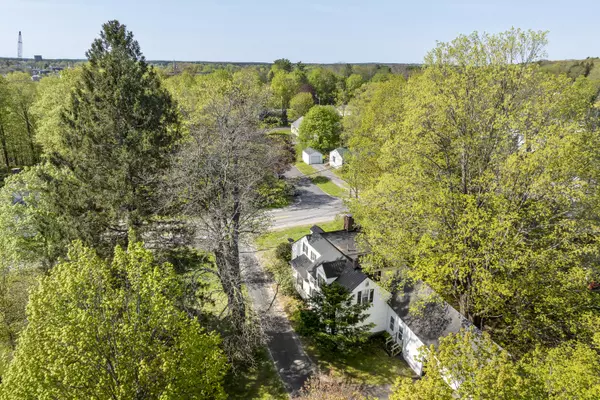 Topsham, ME 04086,15 Winter ST