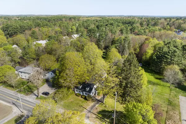 Topsham, ME 04086,15 Winter ST