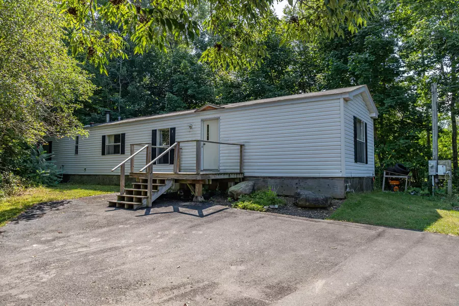 2 Cameron LN, Searsport, ME 04974