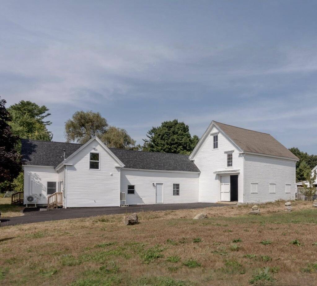 6 N Raymond RD, Gray, ME 04039