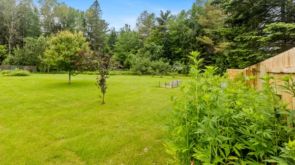 Pittsfield, ME 04967,686 Canaan RD