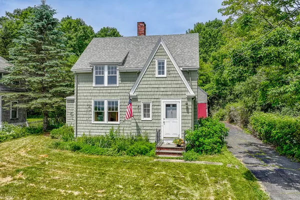 69 W Meadow RD, Rockland, ME 04841