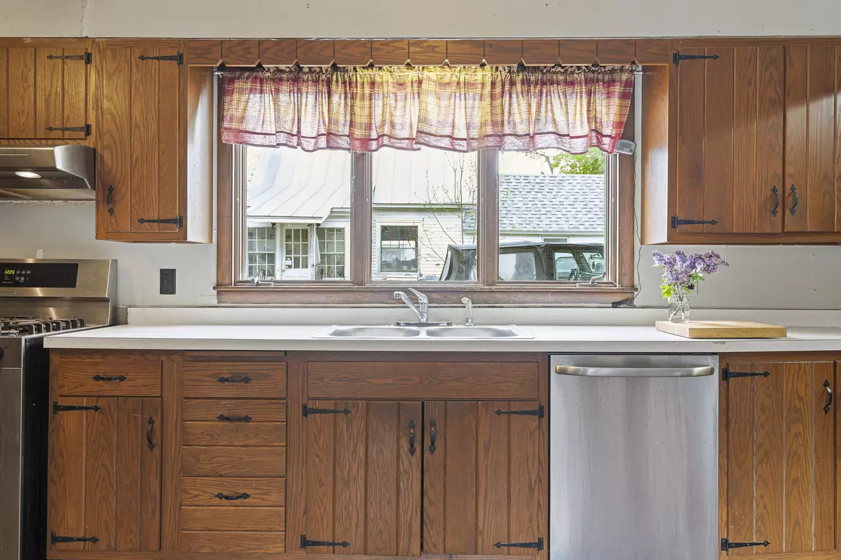 Phillips, ME 04966,16 Pleasant ST