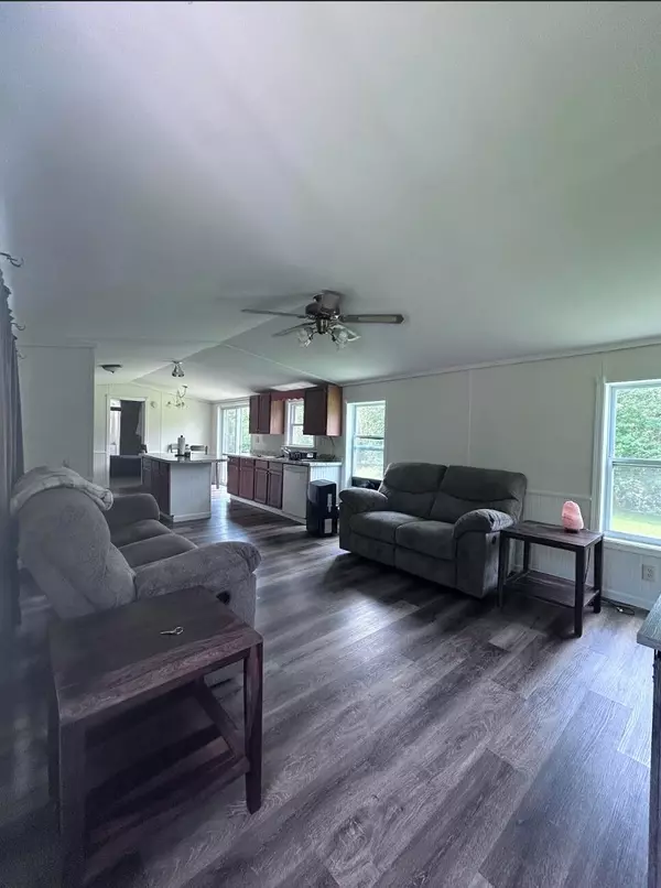 Canaan, ME 04924,9 Tropical Fish RD