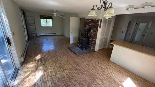 Brunswick, ME 04011,4 Lori DR