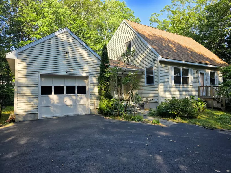 100 Woods RD, Falmouth, ME 04105