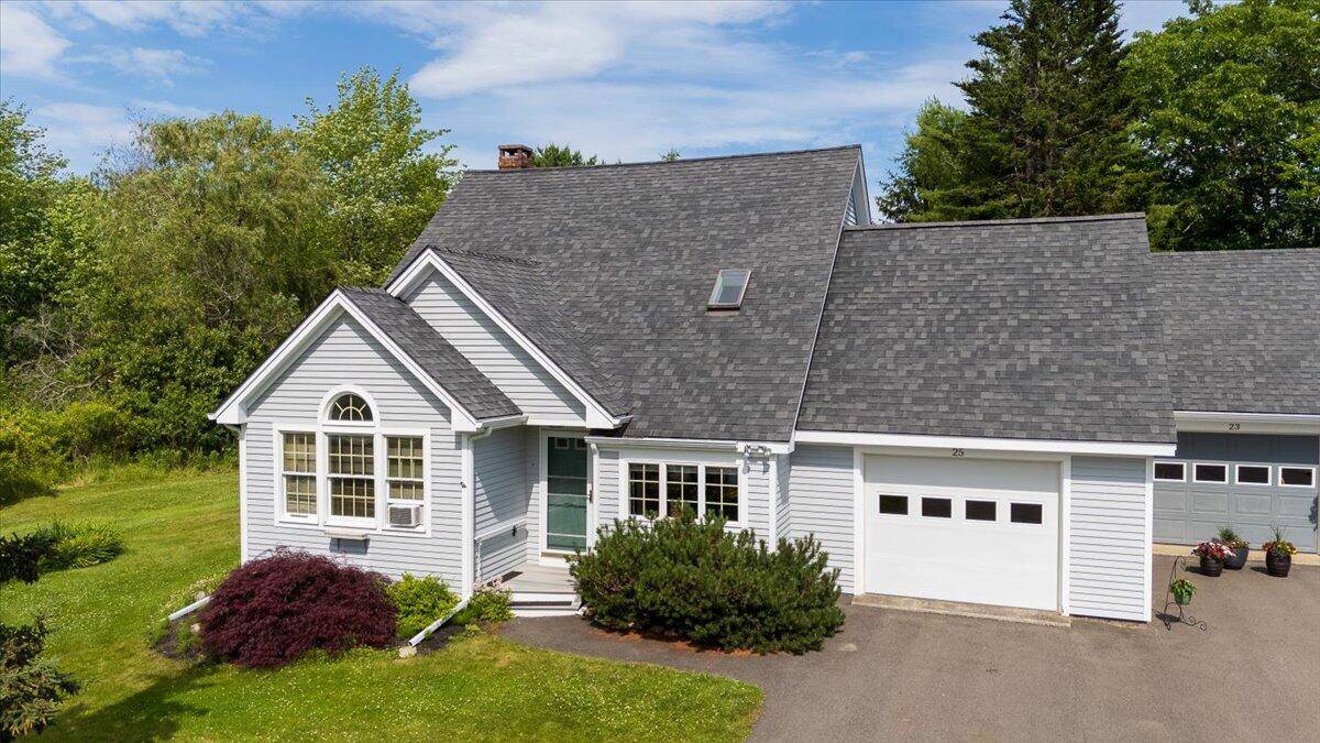 25 Schooner DR, Rockland, ME 04841