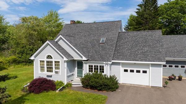 25 Schooner DR, Rockland, ME 04841