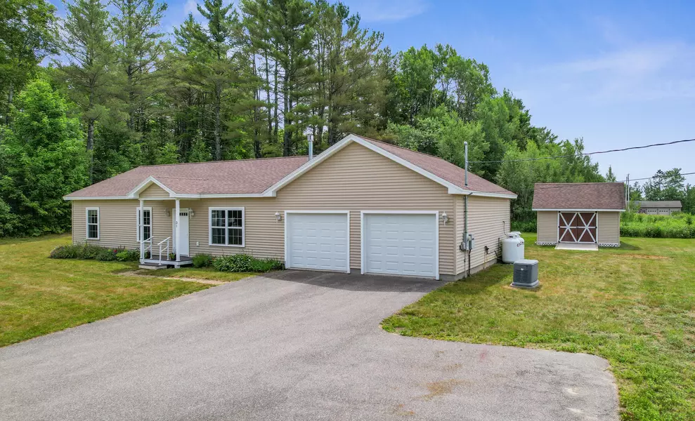 31 Silas Warren DR, Hermon, ME 04401