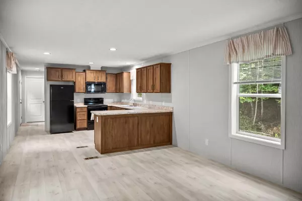 Parsonsfield, ME 04047,68 ELM ST