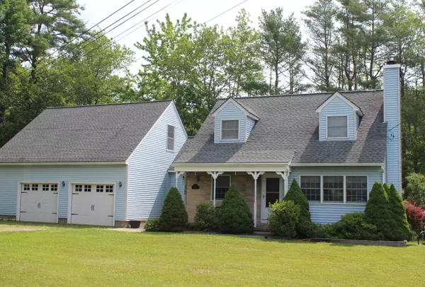 3 Boothby LN, Farmingdale, ME 04344
