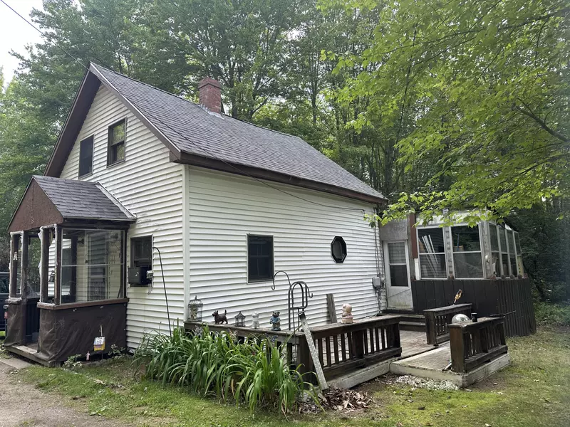 84 Wakefield RD, Hollis, ME 04042