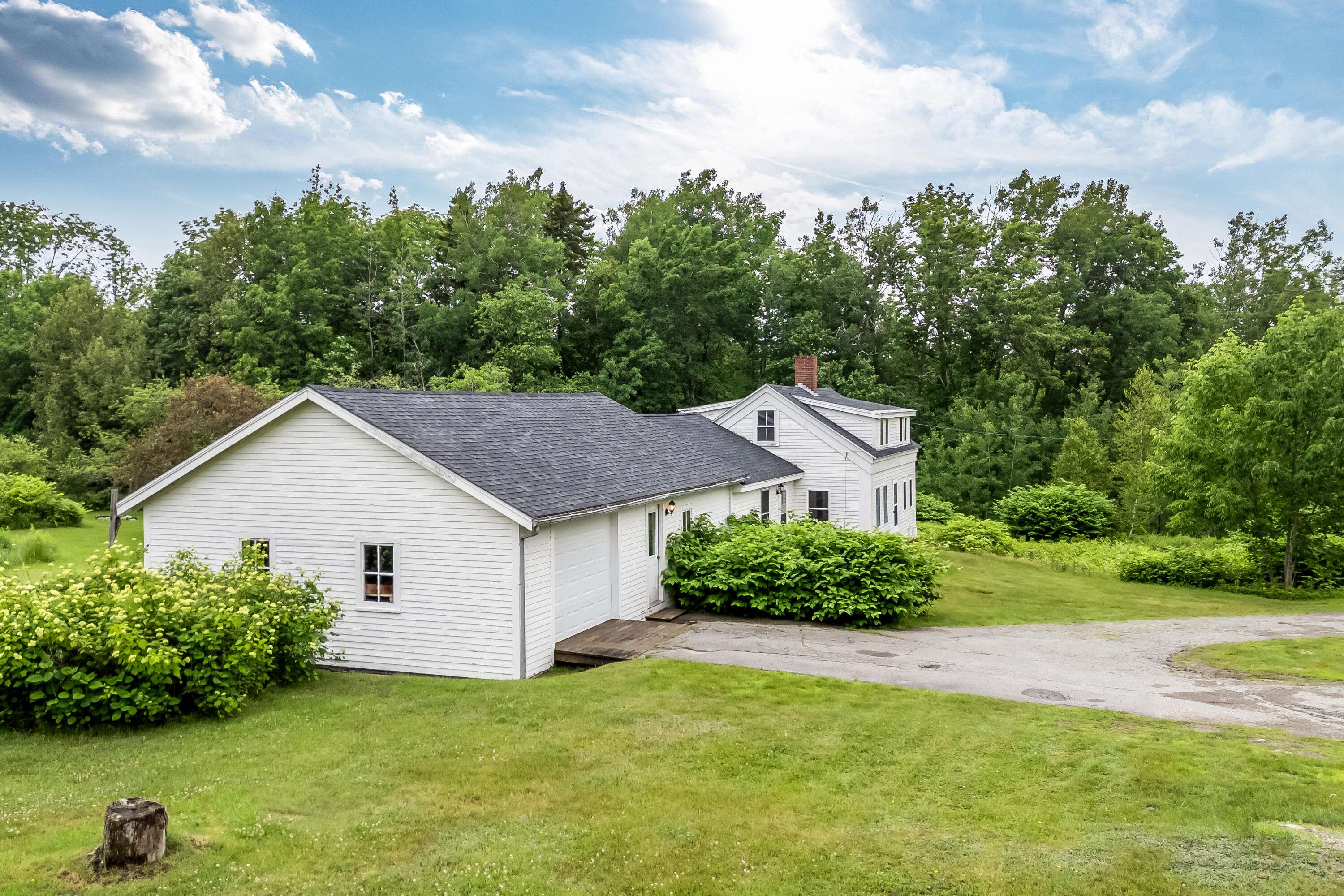 8 Beech Hill RD, Northport, ME 04849