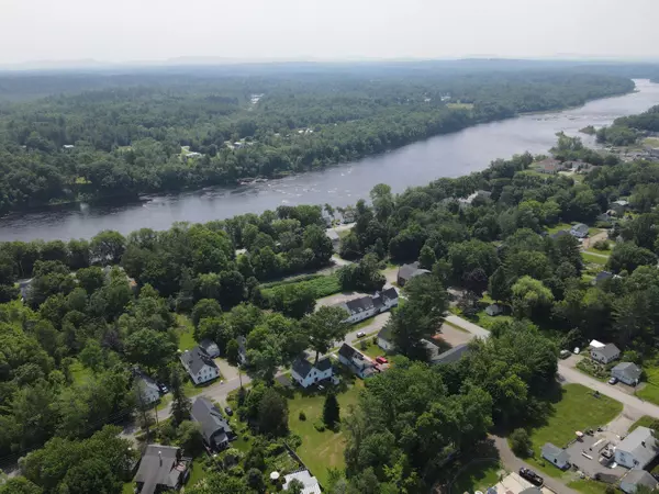 Orono, ME 04473,42 Hillside RD