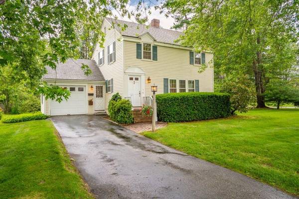 5 Phillips RD, Falmouth, ME 04105