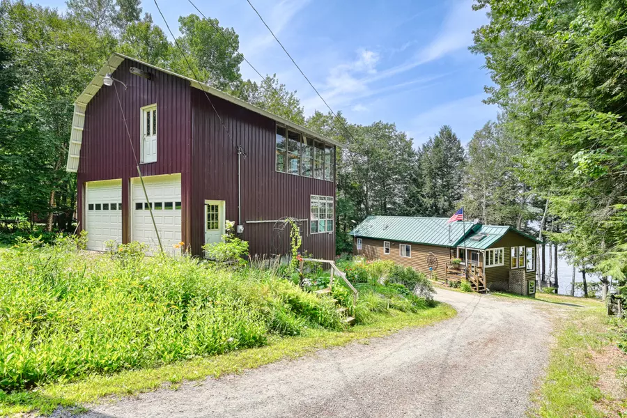 16 Brackett RD, Dresden, ME 04342