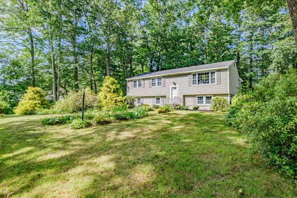 Kennebunk, ME 04043,22 Colonial DR