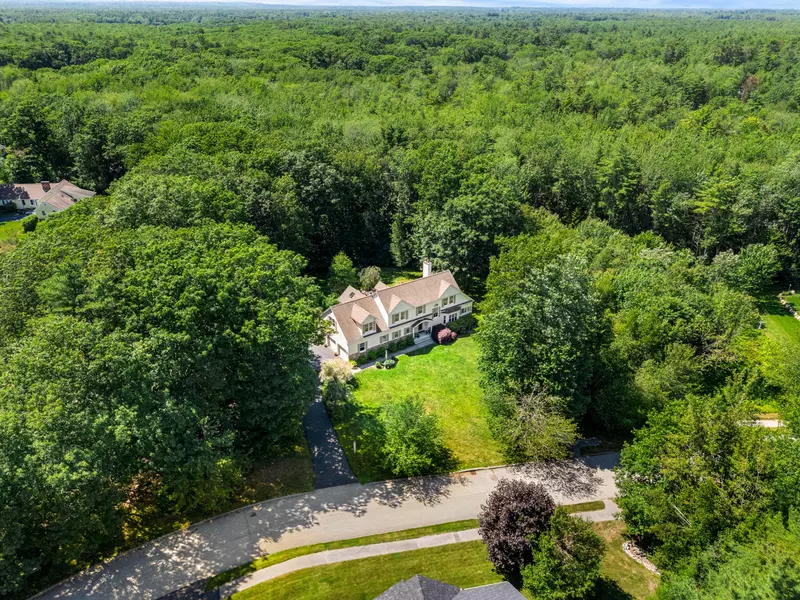 20 Madaket LN, Kennebunk, ME 04043