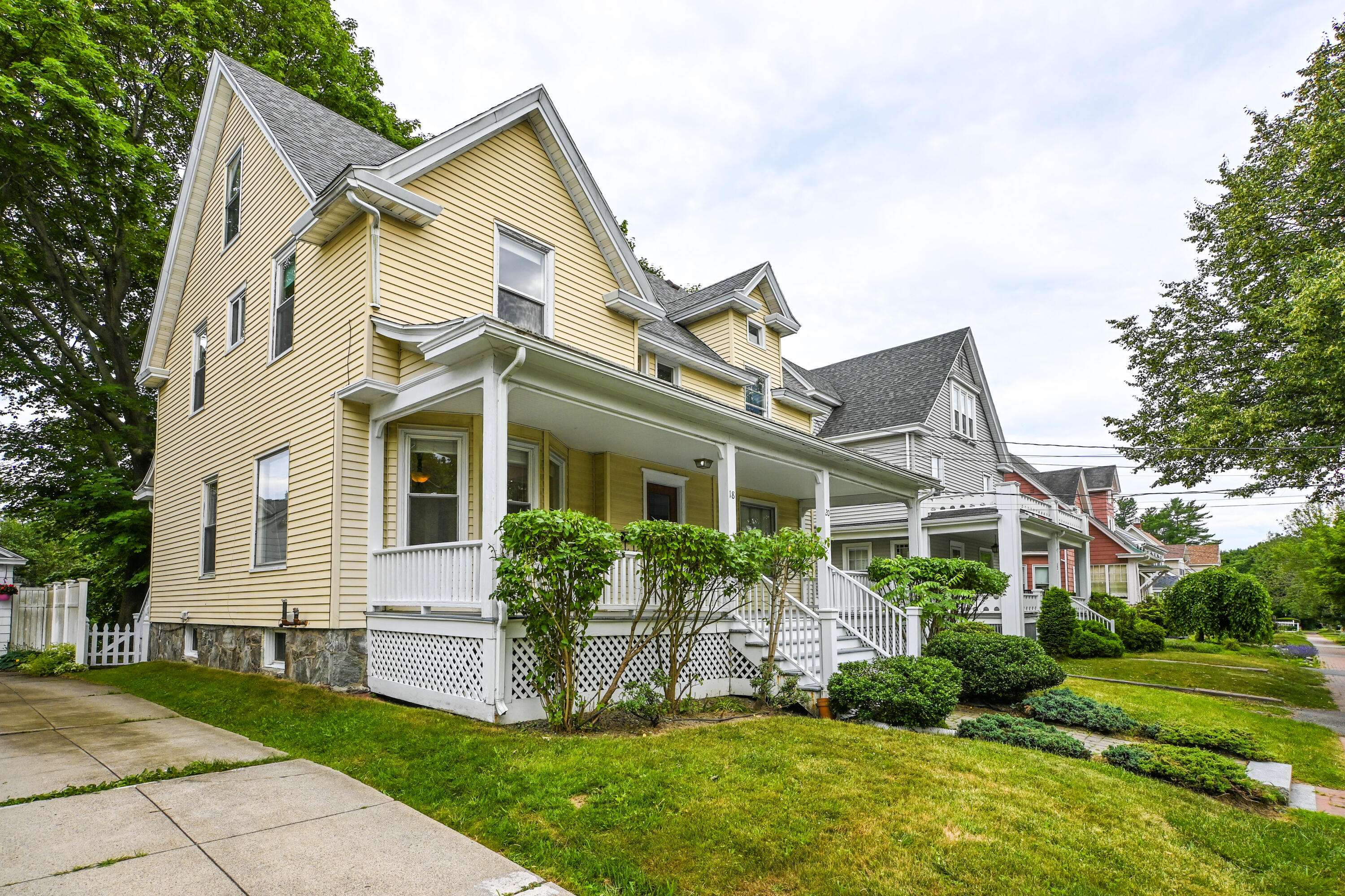 18 Colonial RD #18, Portland, ME 04102