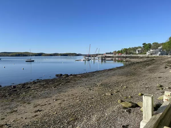 Castine, ME 04421,89 Water ST