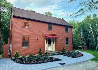 9 Rusty Bucket LN, Kennebunk, ME 04043