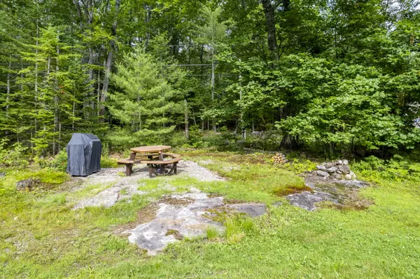 Buckfield, ME 04220,99 Jordan RD