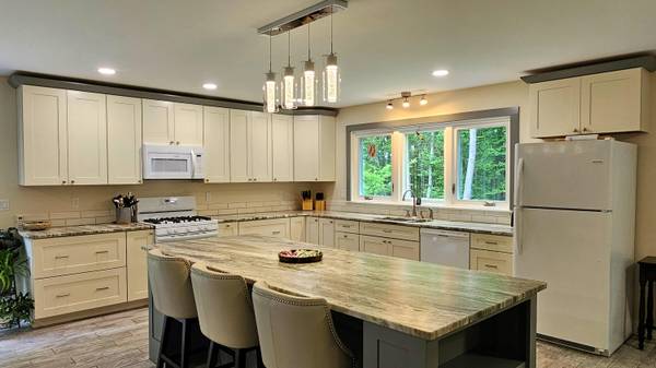 62 Cobb RD, Stetson, ME 04488