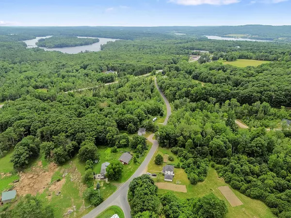 738 Payson RD,  Union,  ME 04862