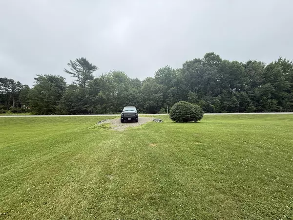 Vassalboro, ME 04989,1856 Riverside DR