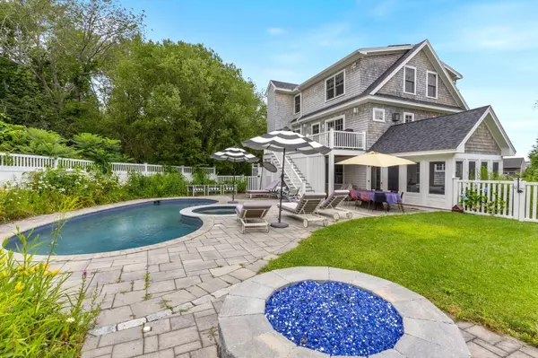 17 Intervale RD, York, ME 03902