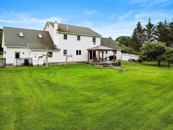 Sidney, ME 04330,36 Rebecca DR